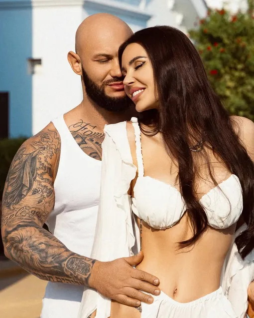 Супруги делят дом и две квартиры