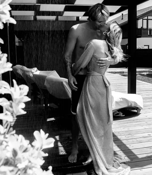 Супруги Максим Траньков и Татьяна Волосожар празднуют розовую свадьбу Супруги Максим Траньков и Татьяна Волосожар празднуют розовую свадьбу