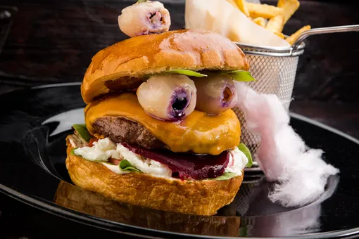 Бургер декабря «Вий» в Corner Burger по мотивам спектакля в Театре на Таганке Бургер декабря «Вий» в Corner Burger по мотивам спектакля в Театре на Таганке