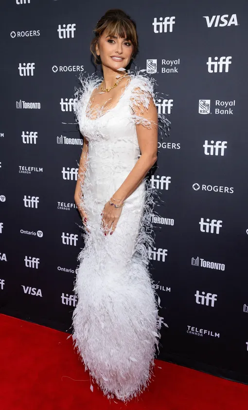 Пенелопа Крус на дорожке TIFF Пенелопа Крус на дорожке TIFF