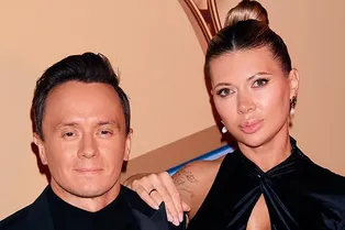 Жена Ильи Соболева снялась в откровенном наряде, показав фигуру до и после похудения Жена Ильи Соболева снялась в откровенном наряде, показав фигуру до и после похудения