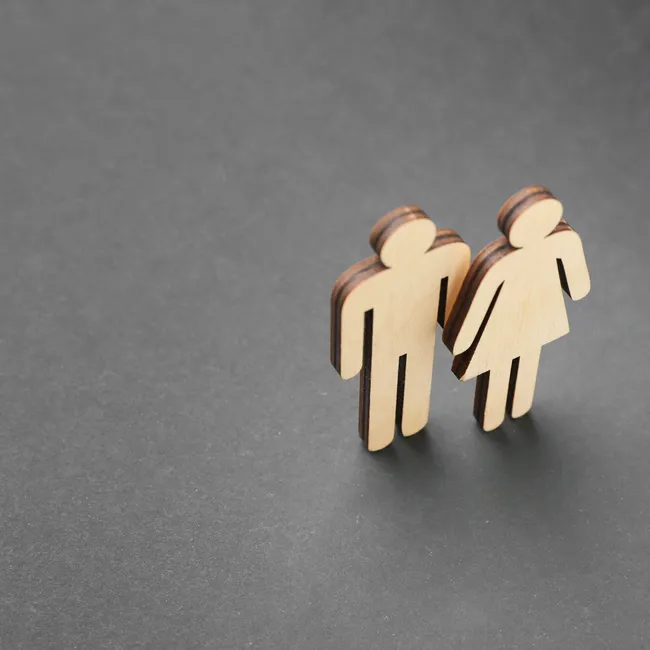 «Мужчина должен обеспечивать»: как устаревшие гендерные роли влияют на финансовую свободу женщин