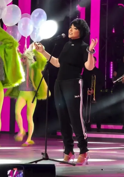 Лолита Милявская на «Новой волне» в Казани