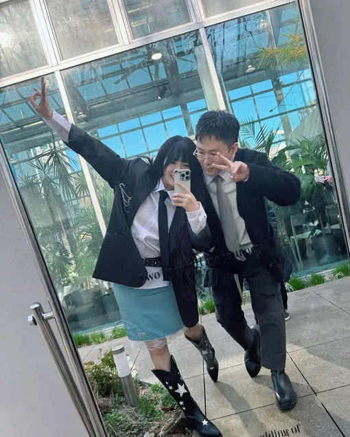 Хёна вышла замуж за Ён Джун Хёна в прошлом году