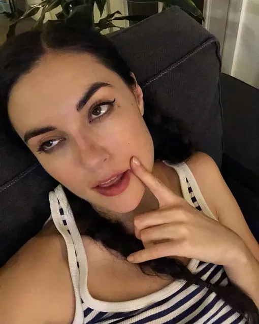 Фирменный взгляд с поволокой стал узнаваемой чертой Марины Энн Хэнцис