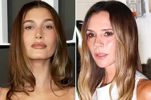 Хейли Бибер в платье-пеньюаре и Виктория Бекхэм в облегающем наряде появились на премии