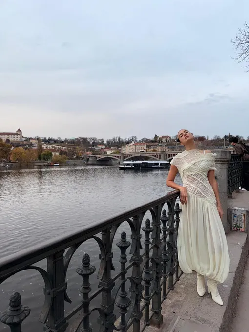 Ирина Шейк на набережной