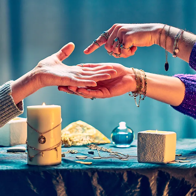 Читаем свои руки: что такое хиромантия и как ее использовать в личных целях