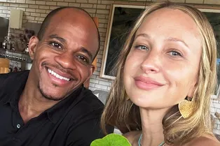 Бывшая жена Тоби Магуайра забеременела от сына миллиардера, моложе нее на 14 лет