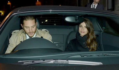 Том Харди и его жена Шарлотта Райли, с которой он познакомился на съемках фильма «Грозовой перевал» Том Харди