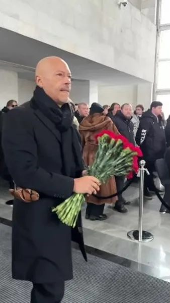 Нажми и смотри