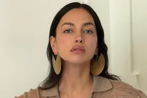 Ирина Шейк показала фигуру в полупрозрачном корсете с кружевом Ирина Шейк показала фигуру в полупрозрачном корсете с кружевом