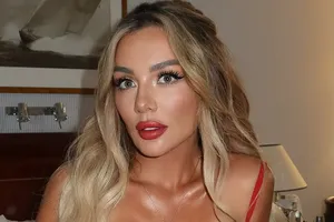 «Девушка организовала травлю меня»: Анна Седокова заявила, что после развода с Янисом ее называли предательницей «Девушка организовала травлю меня»: Анна Седокова заявила, что после развода с Янисом ее называли предательницей