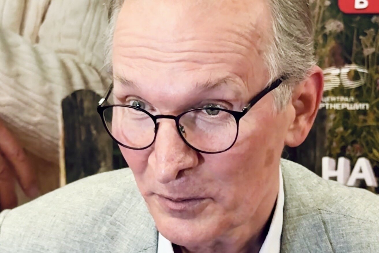 «Не хочу им диктовать, что выбирать»: Федор Добронравов дал редкий комментарий о внучках на премьере в Москве