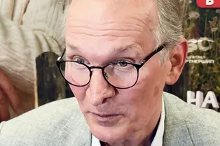 «Не хочу им диктовать, что выбирать»: Федор Добронравов дал редкий комментарий о внучках на премьере в Москве