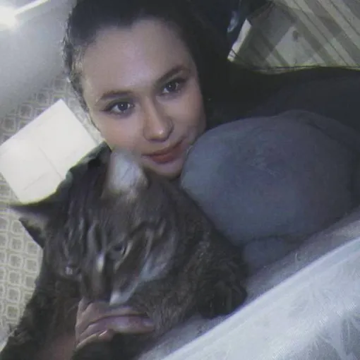 Елена из-за любви к четырем кошкам не смогла покончить с собой