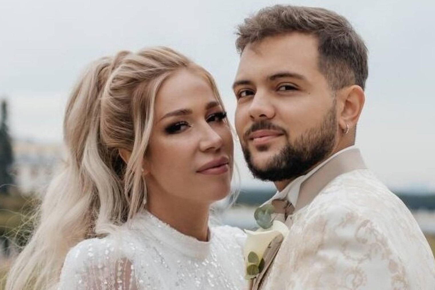 Кеуделері салбыраған тәбетті қыз-келіншектер