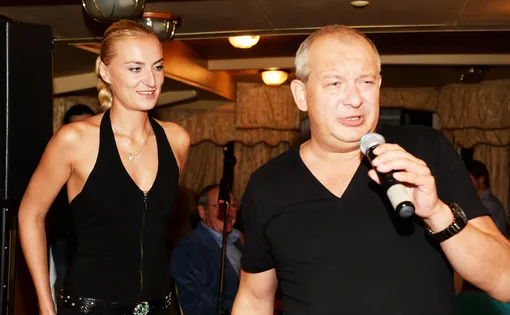 Актер ушел из жизни спустя два года после свадьбы с молодой супругой