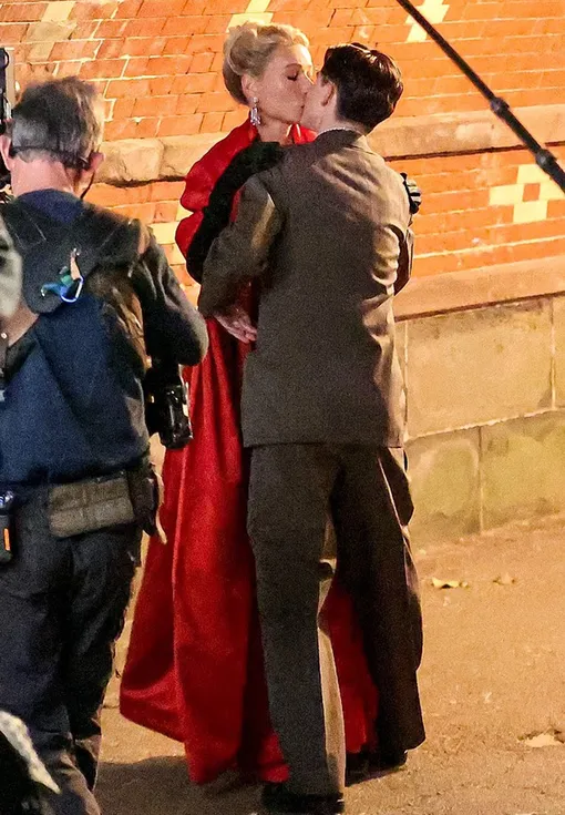 Гвинет Пэлтроу и Тимоти Шаламе на съемках