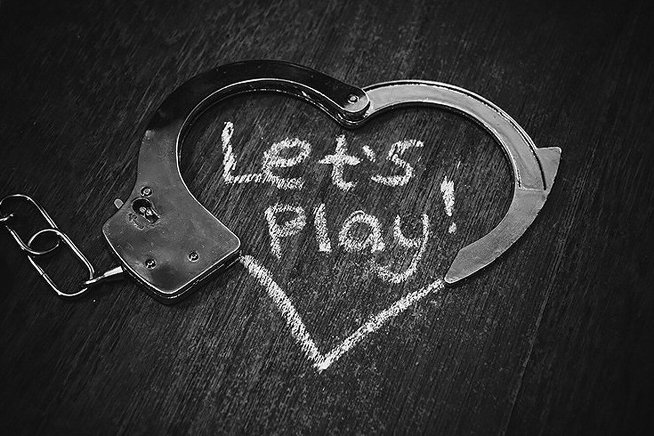 БДСМ для начинающих: все, что нужно обсудить с партнером.