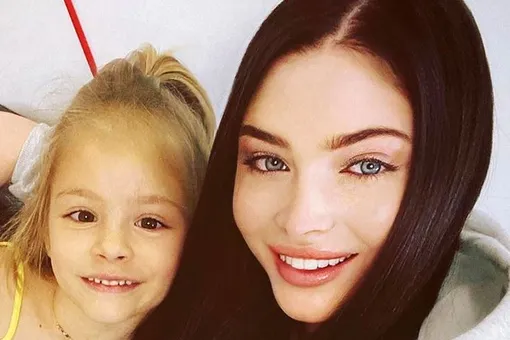 «Длинноногая красотка, в маму!»: Алена Шишкова похвасталась 6-летней дочерью «Длинноногая красотка, в маму!»: Алена Шишкова похвасталась 6-летней дочерью