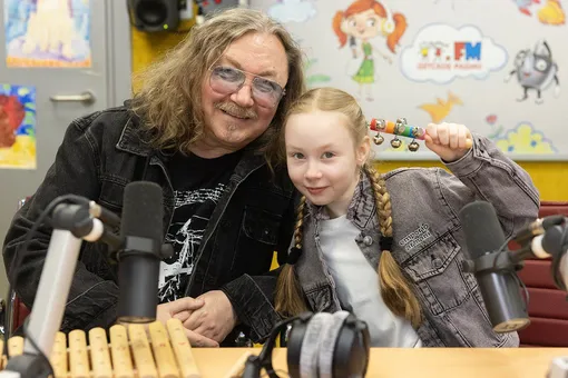 «Мы рады, что песня понравилась»: Игорь Николаев показал трогательное видео с поющей в машине дочерью «Мы рады, что песня понравилась»: Игорь Николаев показал трогательное видео с поющей в машине дочерью