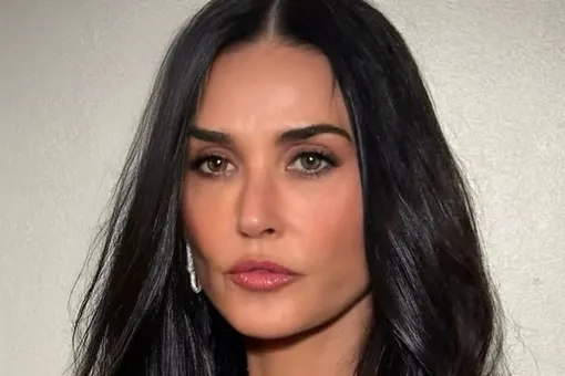 Деми Мур публично обратилась к жениху своей дочери и показала семейные фото Деми Мур публично обратилась к жениху своей дочери и показала семейные фото