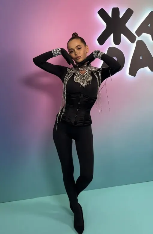 Анна Хилькевич пришла на премию в откровенном наряде Анна Хилькевич пришла на премию в откровенном наряде