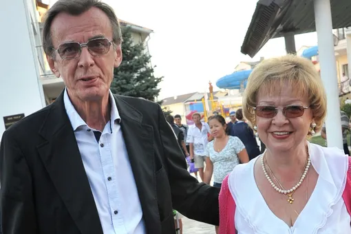 «Были метастазы, но он вырвался у меня из рук и поехал на спектакль»: жена Тараторкина рассказала о его последних днях «Были метастазы, но он вырвался у меня из рук и поехал на спектакль»: жена Тараторкина рассказала о его последних днях