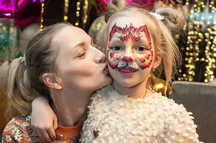 «Мне не больно»: 8-летняя дочь Екатерины Вилковой показала удивительную растяжку «Мне не больно»: 8-летняя дочь Екатерины Вилковой показала удивительную растяжку