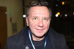 Михаил Гребенщиков накричал на медработницу, запретившую ему играть на гитаре из-за проблем с пальцами Михаил Гребенщиков накричал на медработницу, запретившую ему играть на гитаре из-за проблем с пальцами