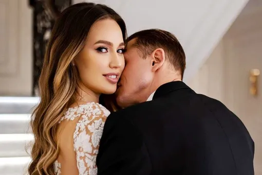 «Расстроилась Бузова»: Анастасия Костенко после трех родов надела платье невесты «Расстроилась Бузова»: Анастасия Костенко после трех родов надела платье невесты