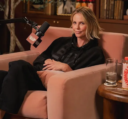 Шарлиз Терон в подкасте Call Her Daddy Шарлиз Терон в подкасте Call Her Daddy