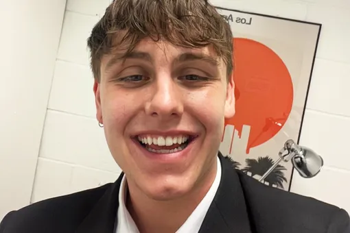 «Чуть не убила обезьяна»: актера сериала «Улица Коронации» Лиама Скоулза госпитализировали во время отпуска