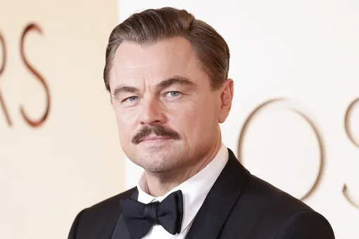 Леонардо ДиКаприо с усами и крашеными волосами на премии «Оскар» высмеяли в Сети Леонардо ДиКаприо с усами и крашеными волосами на премии «Оскар» высмеяли в Сети
