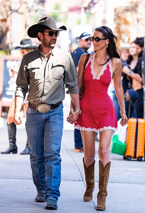 Белла Хадид в течение двух лет была счастлива в отношениях с жокеем Аданом Бануэлосом