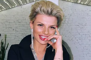 «Да, она развелась и сильно болела»: отец умершей в 46 лет актрисы Анны Шерлинг рассказал, как повел себя ее бывший муж «Да, она развелась и сильно болела»: отец умершей в 46 лет актрисы Анны Шерлинг рассказал, как повел себя ее бывший муж