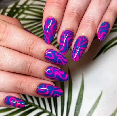 Этим летом можно не бояться самых смелых цветовых сочетаний в маникюре Этим летом можно не бояться самых смелых цветовых сочетаний в маникюре