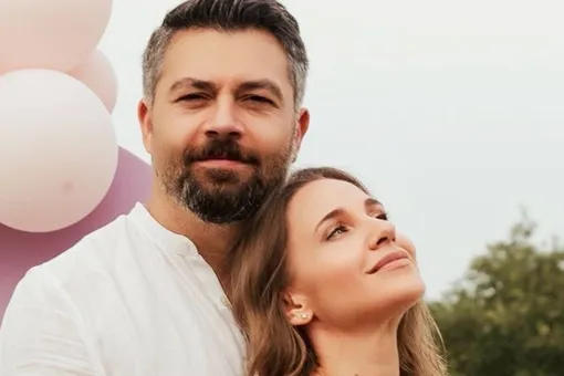 «Растрепанные и счастливые»: Юлия Ковальчук снялась в объятиях Алексея Чумакова в Испании «Растрепанные и счастливые»: Юлия Ковальчук снялась в объятиях Алексея Чумакова в Испании