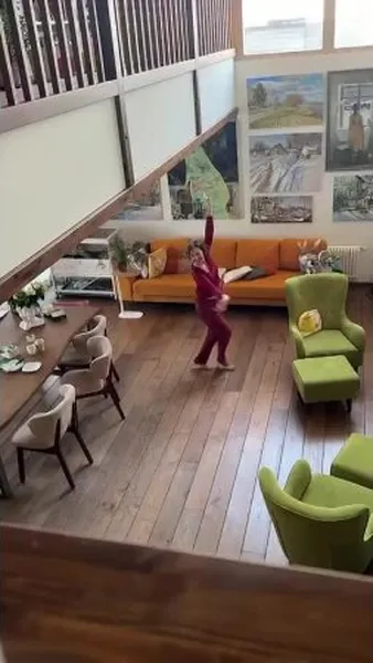 Нажми и смотри