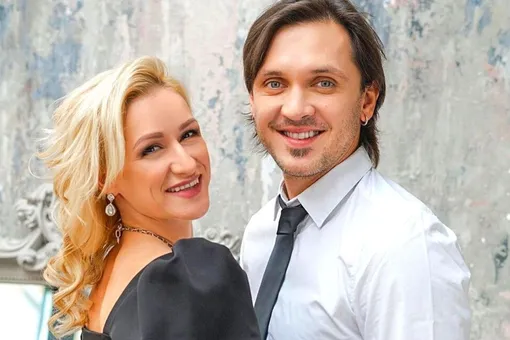 «10 лет как муж и жена»: Татьяна Волосожар в годовщину свадьбы показала фото страстного поцелуя с Максимом Траньковым «10 лет как муж и жена»: Татьяна Волосожар в годовщину свадьбы показала фото страстного поцелуя с Максимом Траньковым