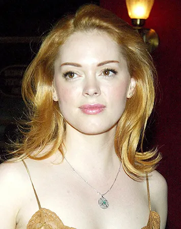 Поменять цвет волос актриса решилась ради съемок в сериале «Зачарованные» брюнетки блондинка девушки