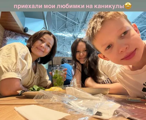 Мама, сестра и брат Инстасамки