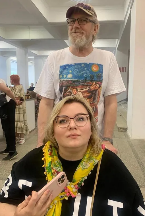 Виктор Бычков трепетно заботится о жене Виктор Бычков трепетно заботится о жене