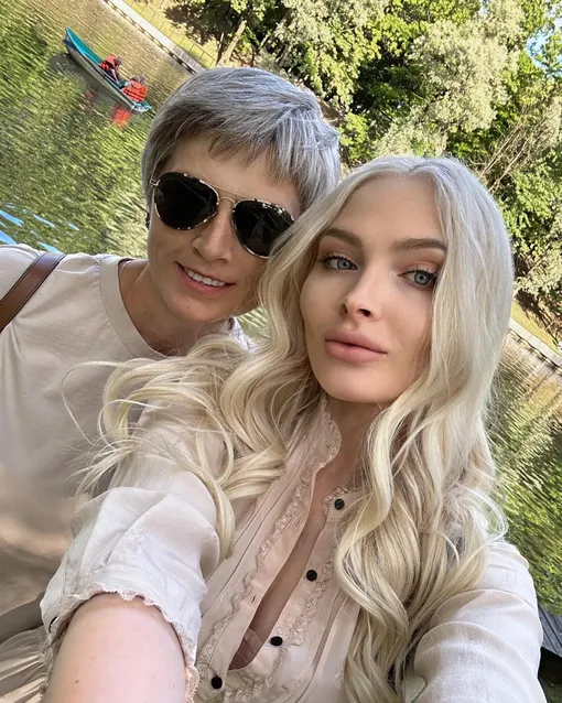 Алена Шишкова с мамой Надеждой Леонидовной Алена Шишкова с мамой Надеждой Леонидовной