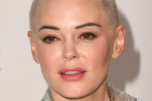 «Я чувствовала себя товаром»: звезда сериала «Зачарованные» Роуз МакГоуэн обвинила продюсеров в издевательствах «Я чувствовала себя товаром»: звезда сериала «Зачарованные» Роуз МакГоуэн обвинила продюсеров в издевательствах