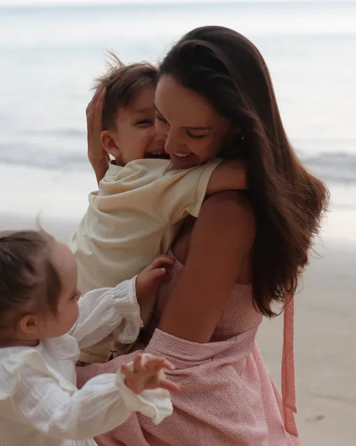 Татьяна Храмова с двумя детьми