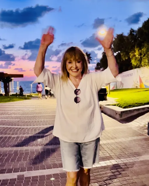 Алла Пугачева одевается в молодежном стиле Алла Пугачева одевается в молодежном стиле