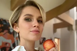 «Узнала об интуитивном питании!»: Дарья Мельникова раскрыла секрет стройности «Узнала об интуитивном питании!»: Дарья Мельникова раскрыла секрет стройности