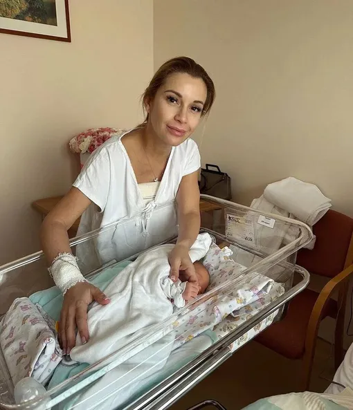 Ольга Орлова с новорожденной дочерью Ольга Орлова с новорожденной дочерью